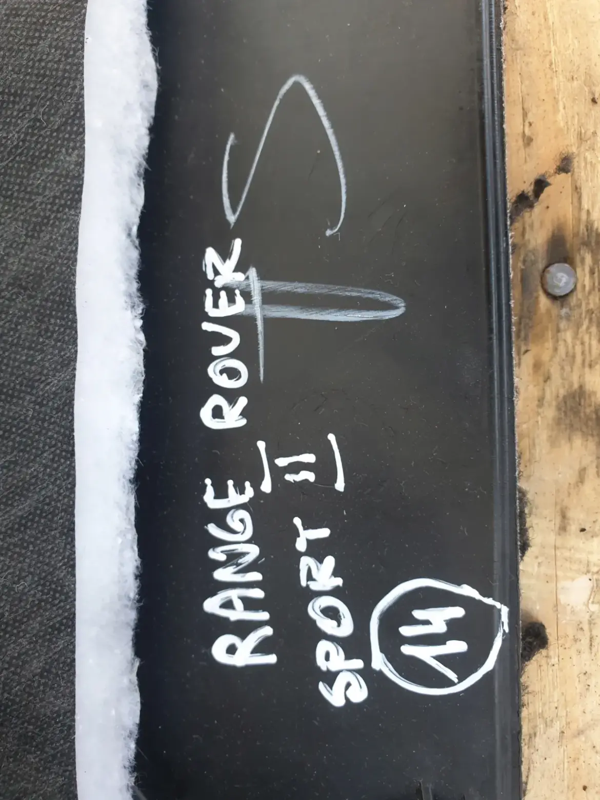 Range Rover Sport II L494 BOCZEK BAGAŻNIKA prawy