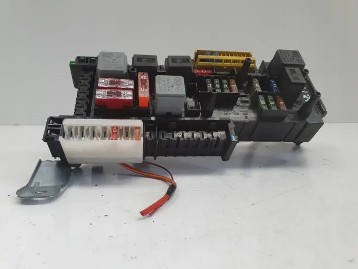 Mercedes W212 SKRZYNKA BEZPECZNIKÓW Moduł