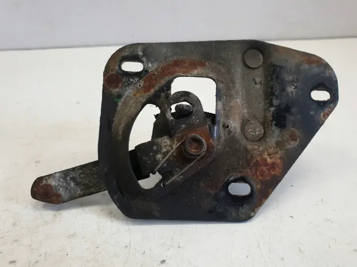 Skoda Fabia I RYGIEL PRZEDNIEJ MASKI Przód