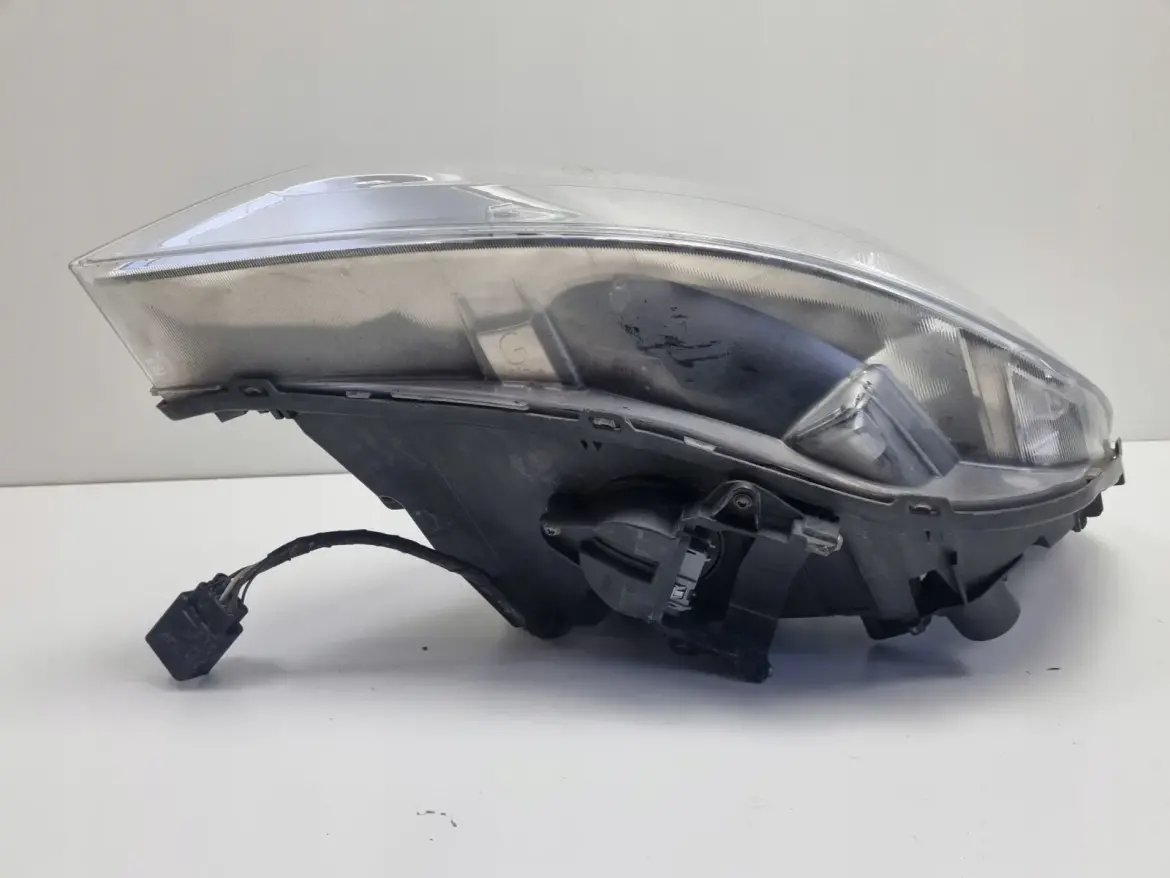 Volvo V60 S60 II PRZEDNIA LAMPA LEWA lewy przód XENON 31299990