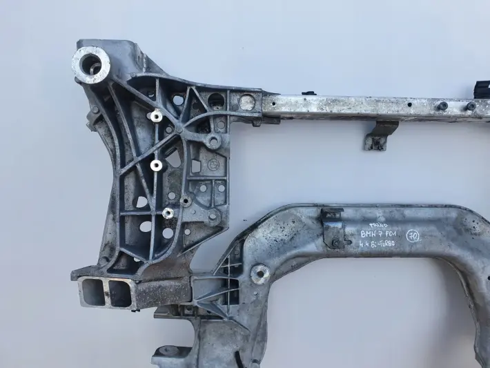 BMW F01 750 i 4.4 BITURBO SANKI BELKA POD SILNIK