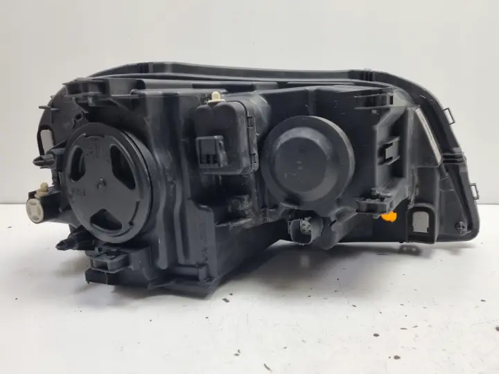 Volvo XC90 02-06r PRZEDNIA LAMPA LEWA lewy przód XENON EUROPA 30698813