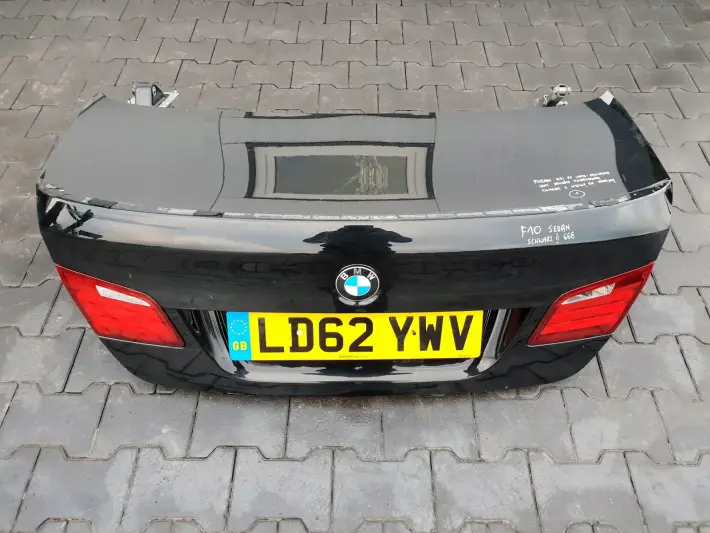 BMW F10 TYLNA KLAPA BAGAŻNIKA TYŁ LAMPY ZAMEK 668