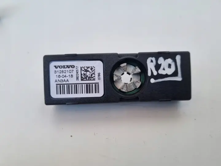 Volvo V40 II V60 S60 II WZMACNIACZ ANTENY 31282107