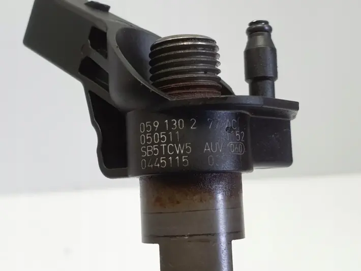 Audi A6 C6 2.7 TDI WTRYSKIWACZ wtrysk 0445115039