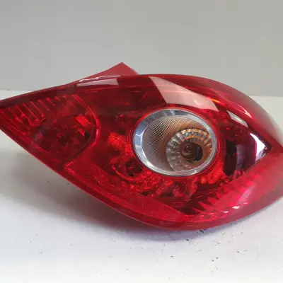 Opel Corsa D 3 drzwi TYLNA LAMPA PRAWA prawy tył pasażera 13211841