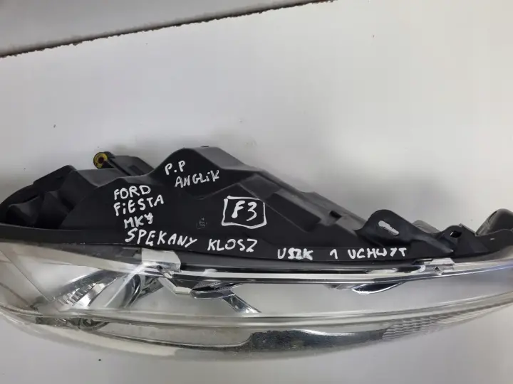Ford Fiesta MK7 08-17r PRZEDNIA LAMPA PRAWA PRAWY PRZÓD 8A61-13W029-DG