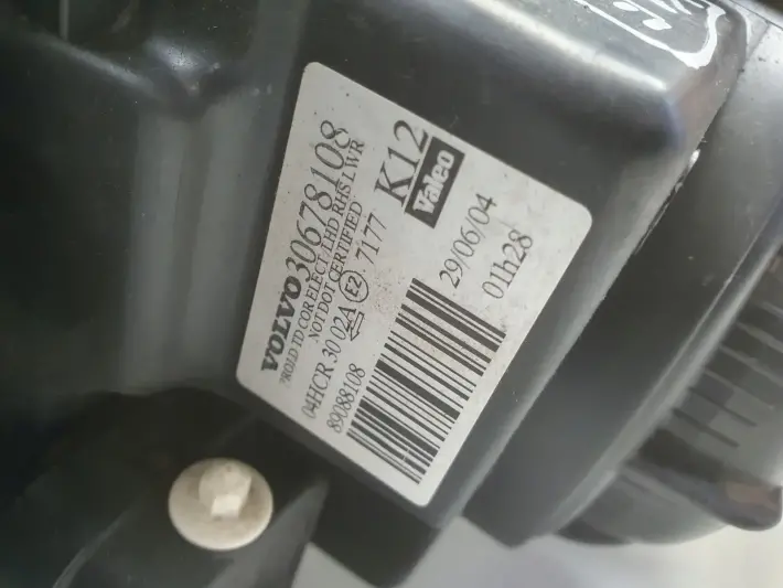 Volvo S80 I 98-04r PRZEDNIA LAMPA PRAWA prawy przód 30678108 89088108 valeo
