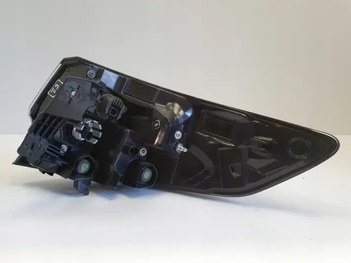 Toyota Corolla E21 KOMBI TYLNIA TYLNA LAMPA LEWA lewy tył w błotnik EUROP