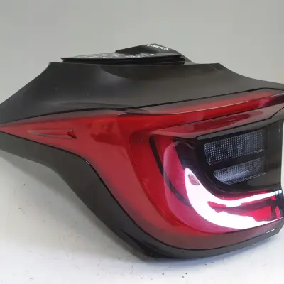 Toyota Yaris IV TYLNA LAMPA LEWA lewy tył kierowcy LED europa