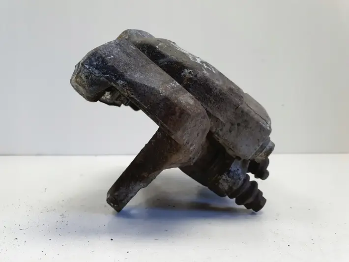 Audi A6 C7 PRZEDNI ZACISK HAMULCOWY prawy przód PASAŻERA 32348422-A