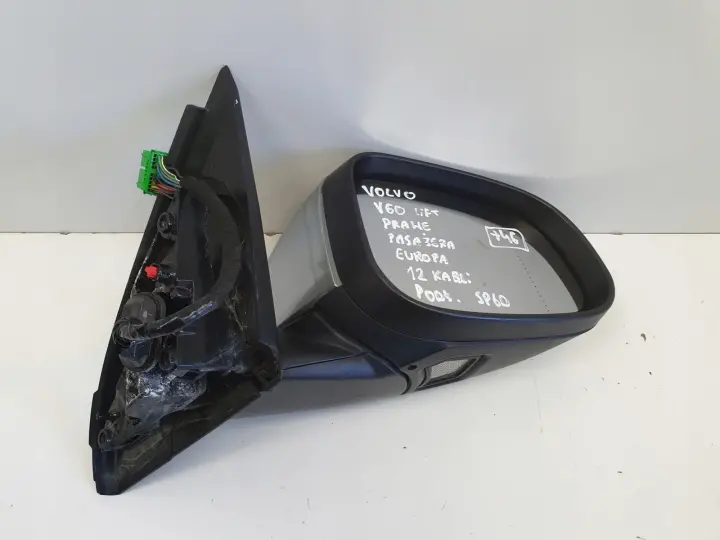 Volvo V60 LIFT LUSTERKO PRAWE PASAŻERA europa 31352478 podświetlany 12 pin