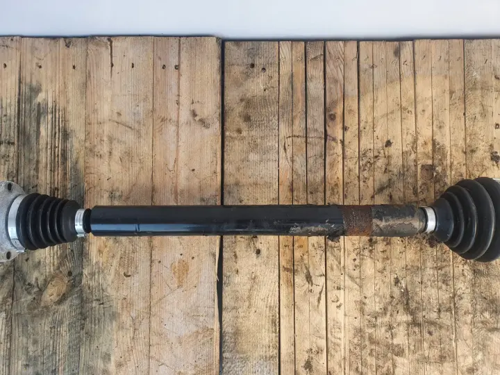 Vw Touran 1.4 TSI PRAWA PRZEDNIA PÓŁOŚKA Przód