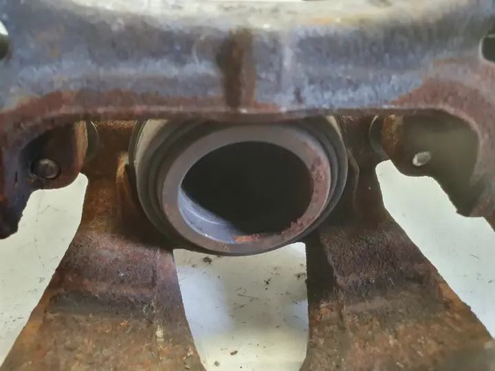 Renault Clio V LEWY PRZEDNI ZACISK HAMULCOWY przód KIEROWCY 368