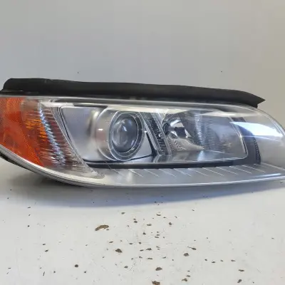 Volvo V70 III XC70 S80 II XENON PRZEDNIA LAMPA PRAWA prawy przód 31214348