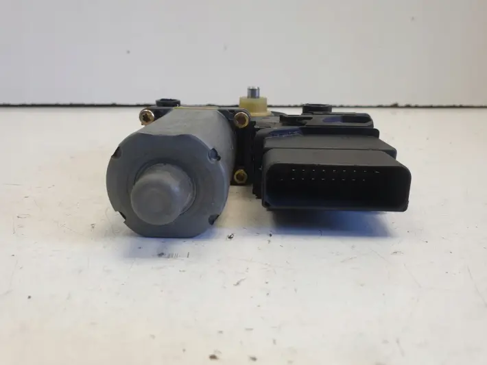 VW Golf IV 5D SILNICZEK SZYBY Prawy tył PASAŻERA