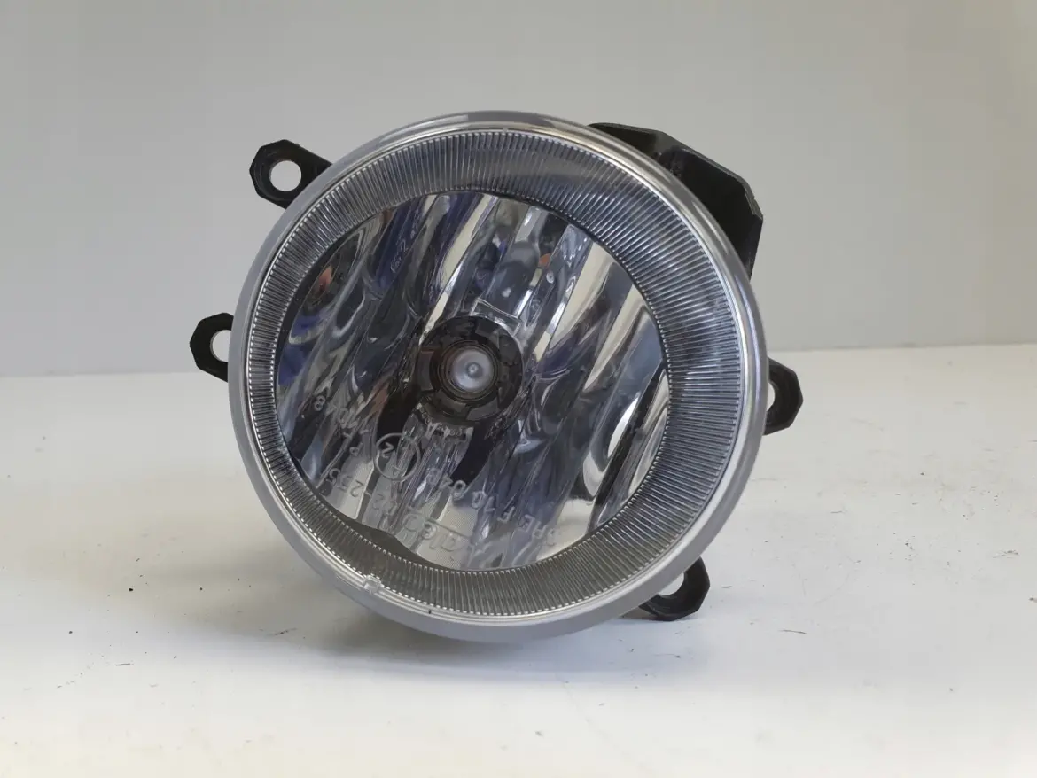 Toyota Yaris III 11-20r PRZEDNI HALOGEN LEWY PRZÓD kierowcy 81220-02110