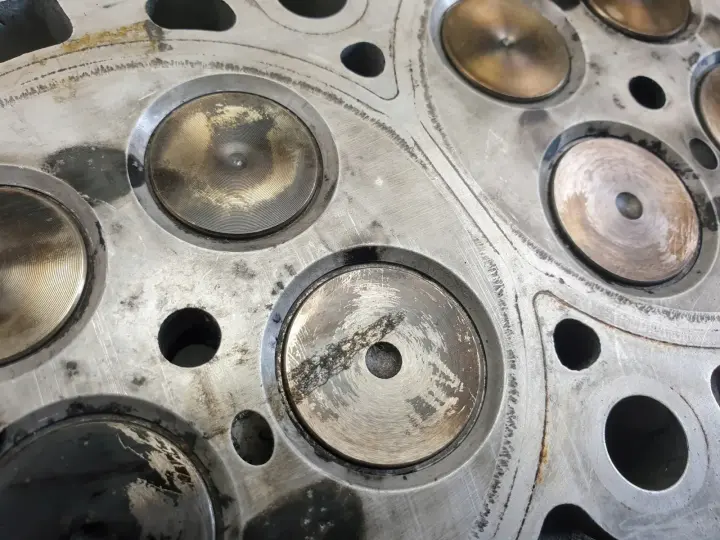 BMW F30 2.0 D GŁOWICA CYLINDRÓW wałki 85137090400