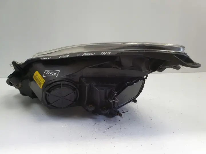Opel Corsa D PRZEDNIA LAMPA PRAWA prawy przód anglik 93189360