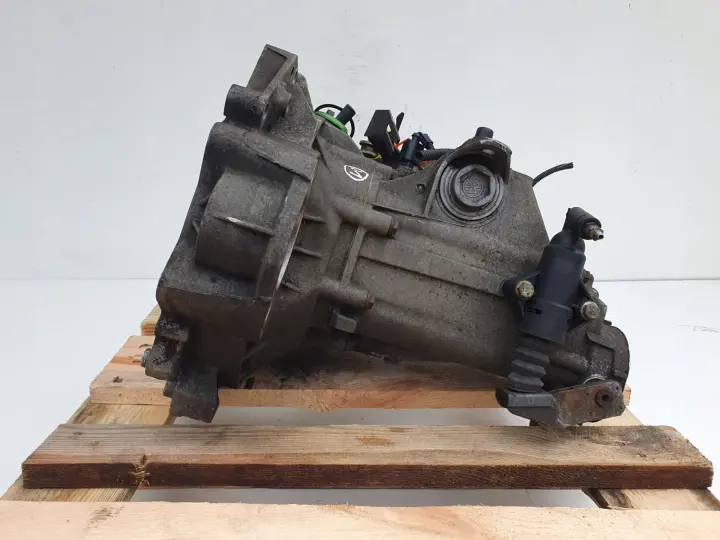 VW Bora 1.6 16V SKRZYNIA BIEGÓW DUW manualna MANUAL