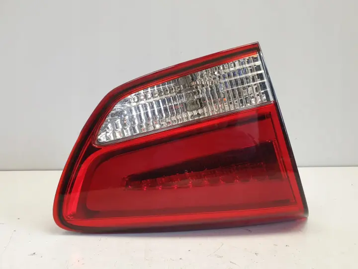 Kia Carens IV TYLNA LAMPA LEWA tył W KLAPE LED