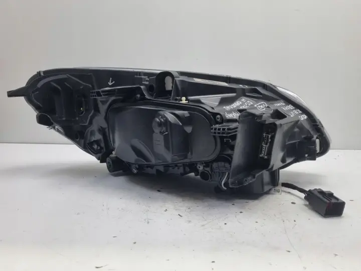 Volvo S60 II V60 LIFT PRZEDNIA LAMPA LEWA lewy przód XENON skrętna 31420257