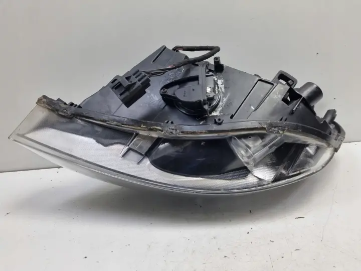 Volvo V60 S60 II PRZEDNIA LAMPA PRAWA prawy przód XENON EUROPA 31299991