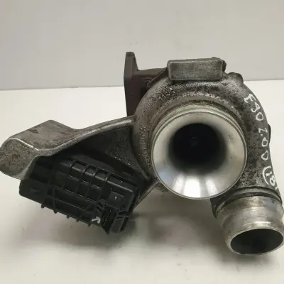 BMW E90 E91 2.0 D TURBOSPRĘŻARKA turbo 7800594C