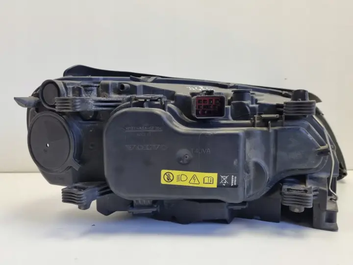 Volvo V70 III XC70 PRZEDNIA LAMPA LEWA LEWY PRZÓD XENON SKRĘTNY 31283915