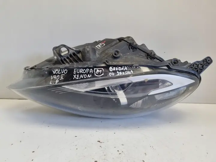 Volvo V40 II PRZEDNIA LAMPA LEWA lewy przód XENON EUROPA 31283332