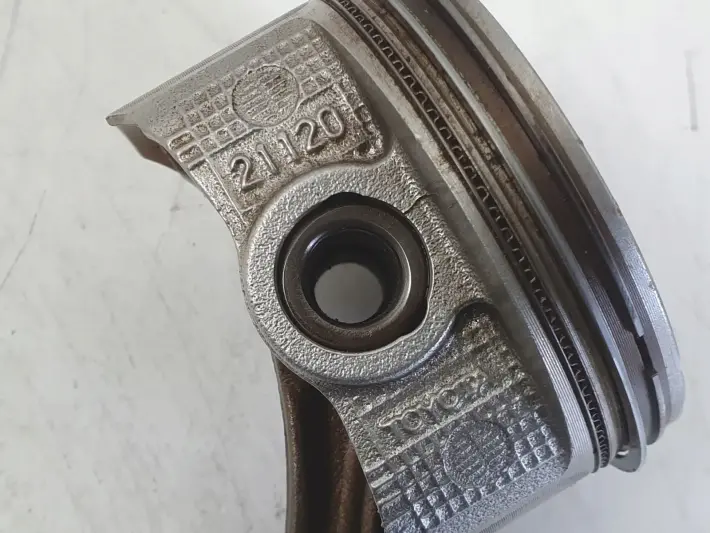 Toyota Yaris III 1.5 H HYBRID TŁOK KORBOWÓD 1NZ