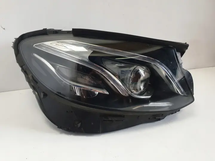 Mercedes W238 COUPE PRZEDNIA LAMPA PRAWA LED