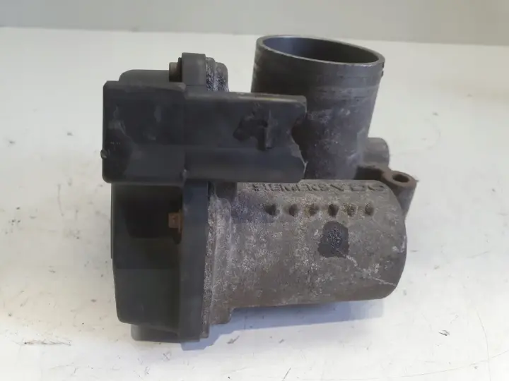 VW Fox 1.4 8V PRZEPUSTNICA 03C133062B