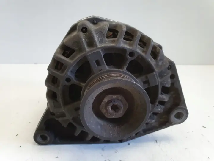 VW Passat B5 1.6 8V ALTERNATOR Valeo