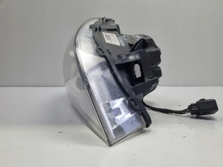 Volvo V60 S60 II PRZEDNIA LAMPA PRAWA prawy przód XENON EUROPA 31299991