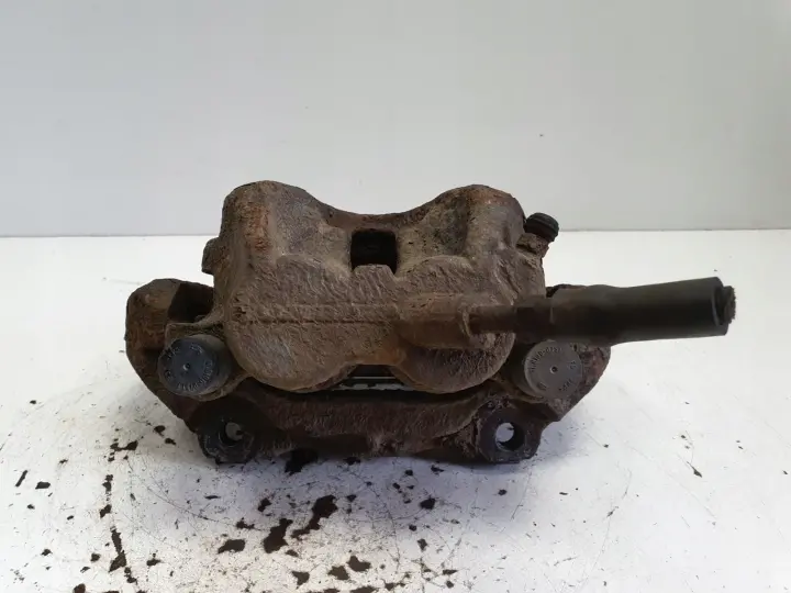 Volvo S60 II XC60 I PRZEDNI ZACISK HAMULCOWY Prawy przód PASAŻERA 928