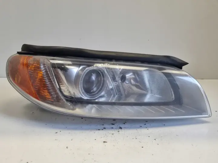 Volvo V70 III XC70 PRZEDNIA LAMPA PRAWA PRAWY PRZÓD XENON SKRĘTNY 31214169