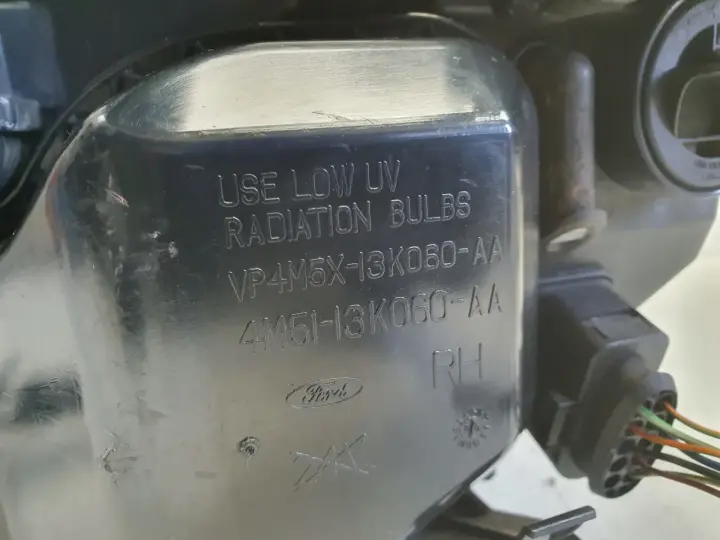 Ford Focus mk2 02-06 PRZEDNIA LAMPA PRAWA prawy przód anglik