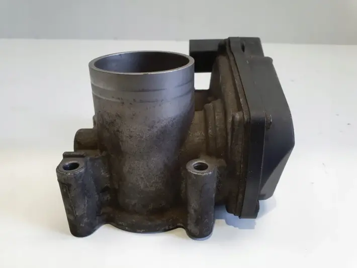 VW Fox 1.4 8V PRZEPUSTNICA 03C133062B