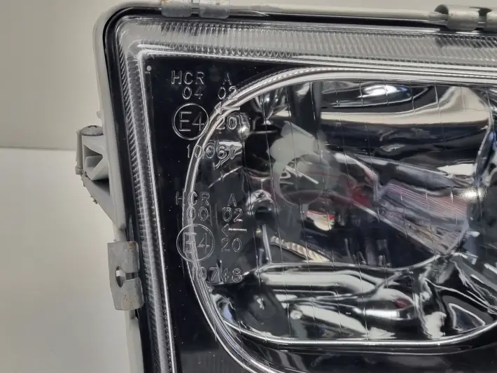 Volvo S40 II V40 LIFT PRZEDNIA LAMPA PRAWA PRAWY PRZÓD nowa europa CIEMNA