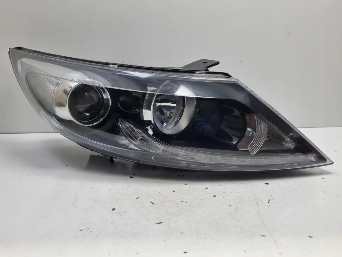 Kia Sportage III PRZEDNIA LAMPA PRAWA prawy przód EUR XENON LED 92102-3U290