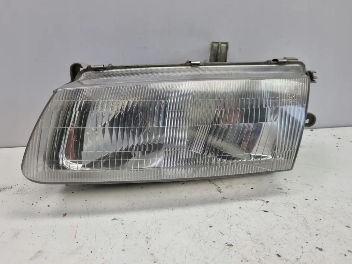 Mazda 323 323C BA PRZEDNIA LAMPA LEWA lewy przód