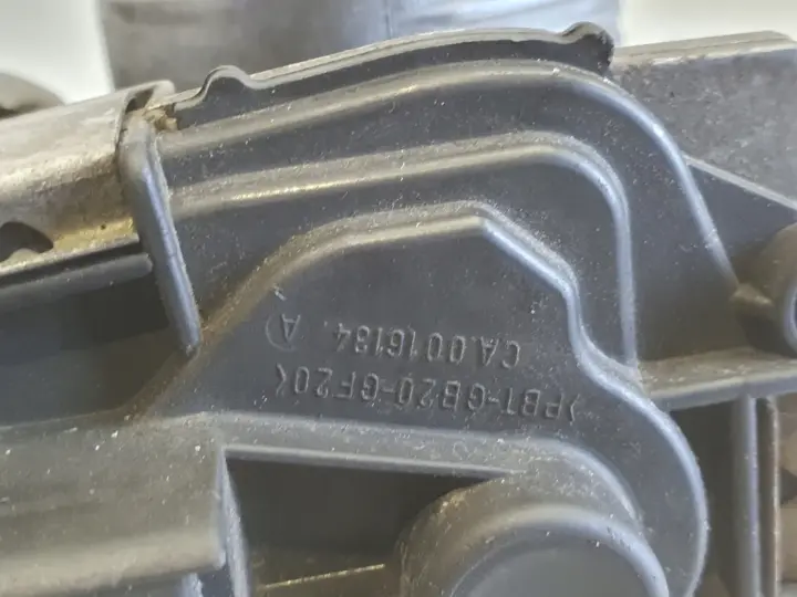 Citroen C4 1.4 16V PRZEPUSTNICA 9647925480