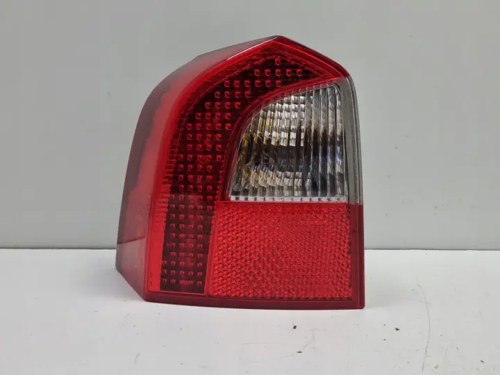 Volvo V70 III XC70 TYLNIA TYLNA LAMPA LEWA lewy tył LED 31276839