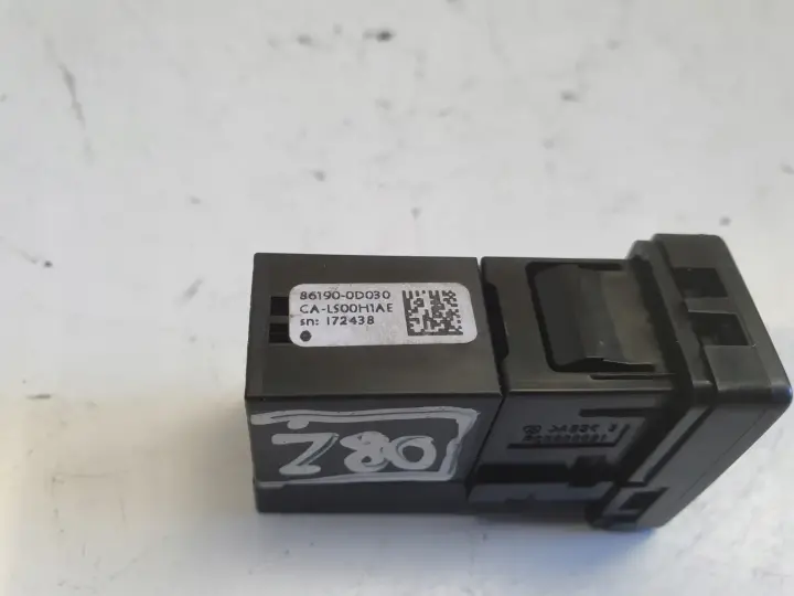Toyota Avensis III T27 GNIAZDO USB AUX 86190-0D030