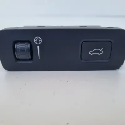Volvo V90 II XC60 II XC90 II PRZYCISK OTWIERQANIA KLAMPY BAGAŻNIKA 31443873