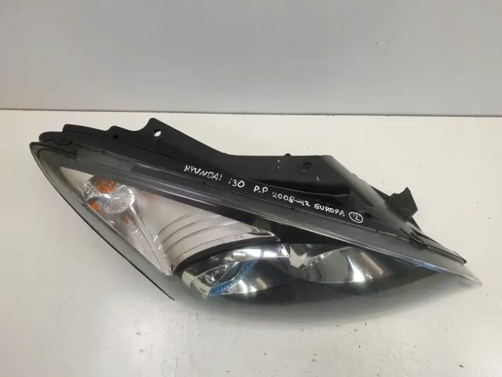 Hyundai i30 LIFT PRZEDNIA LAMPA PRAWA prawy przód