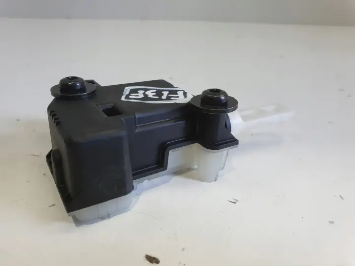 Volvo VOLVO C70 II Cabrio SIŁOWNIK KLAPKI WLEWU PALIWA 8066-24