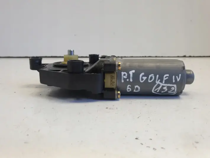 VW Golf IV 5D SILNICZEK SZYBY Prawy tył PASAŻERA