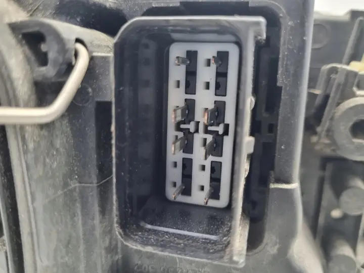 Volvo S40 II V50 LIFT PRZEDNIA LAMPA LEWA lewy przód 31299583 ZWYKŁA ŁADNA